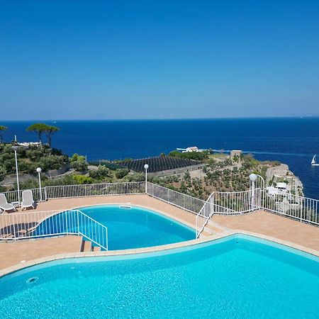 Villaggio Villa Lubrense Маса Лубрензе Екстериор снимка