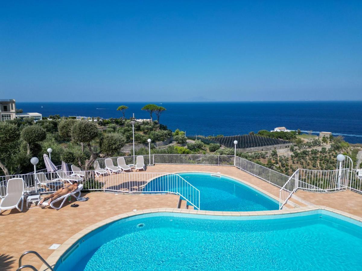 Villaggio Villa Lubrense Маса Лубрензе Екстериор снимка