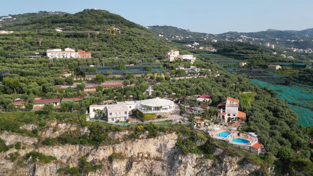 Villaggio Villa Lubrense Маса Лубрензе Екстериор снимка