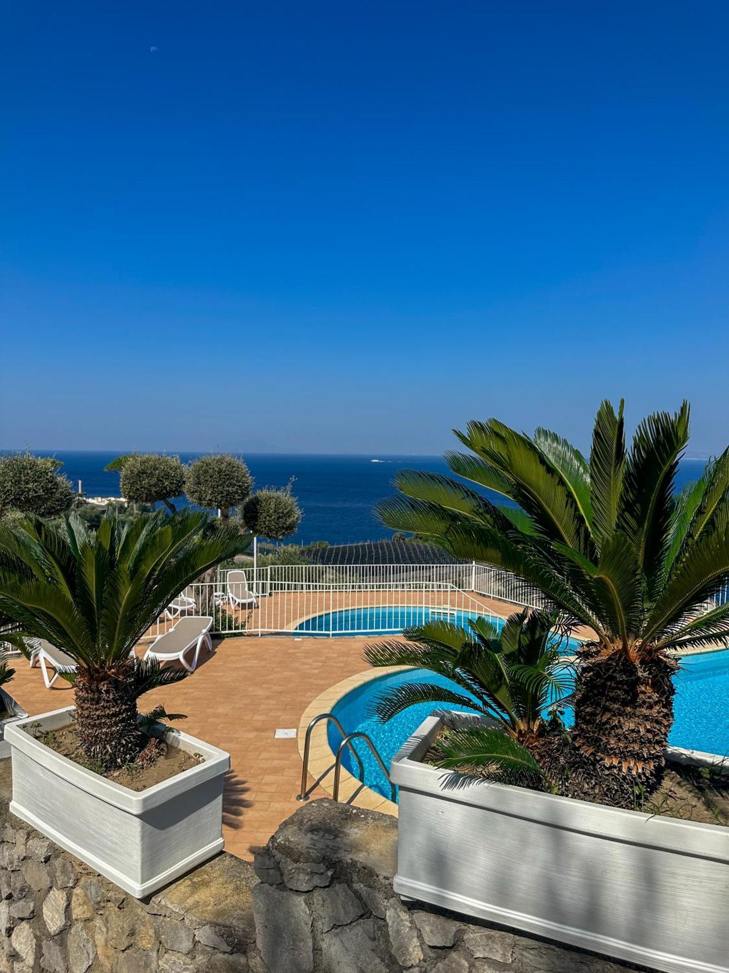 Villaggio Villa Lubrense Маса Лубрензе Екстериор снимка