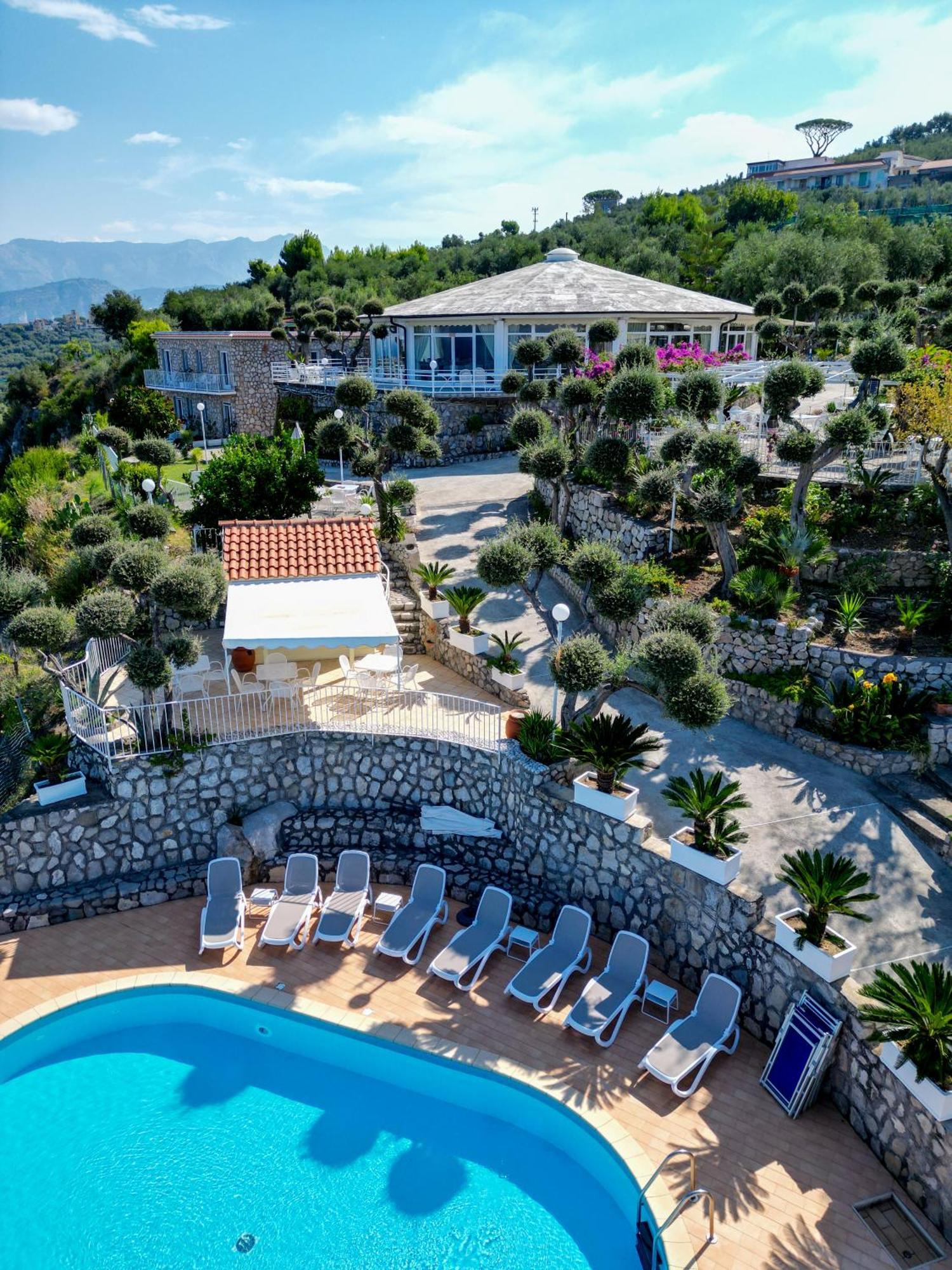 Villaggio Villa Lubrense Маса Лубрензе Екстериор снимка