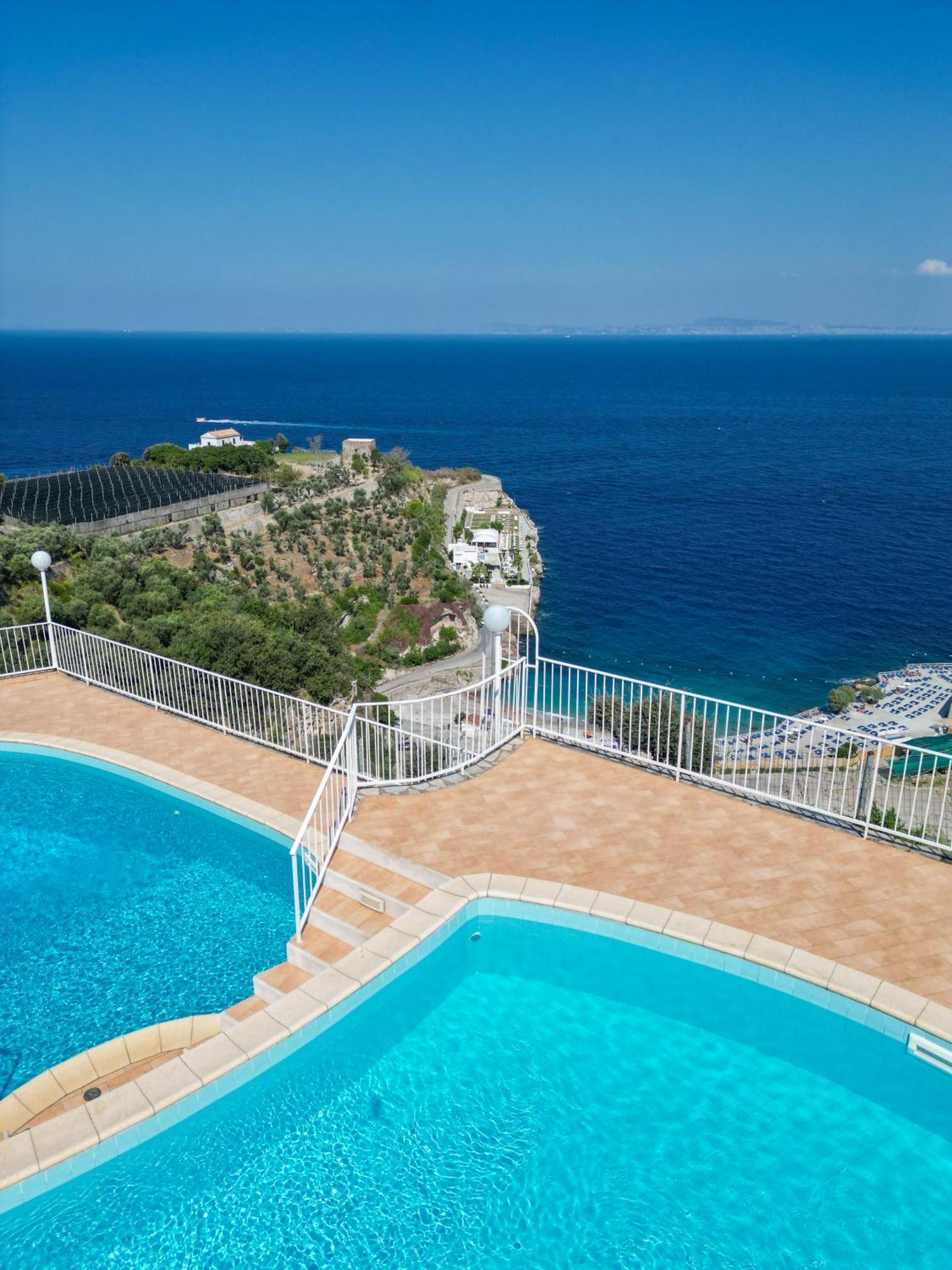 Villaggio Villa Lubrense Маса Лубрензе Екстериор снимка