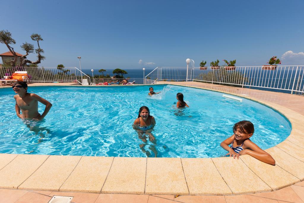 Villaggio Villa Lubrense Маса Лубрензе Екстериор снимка
