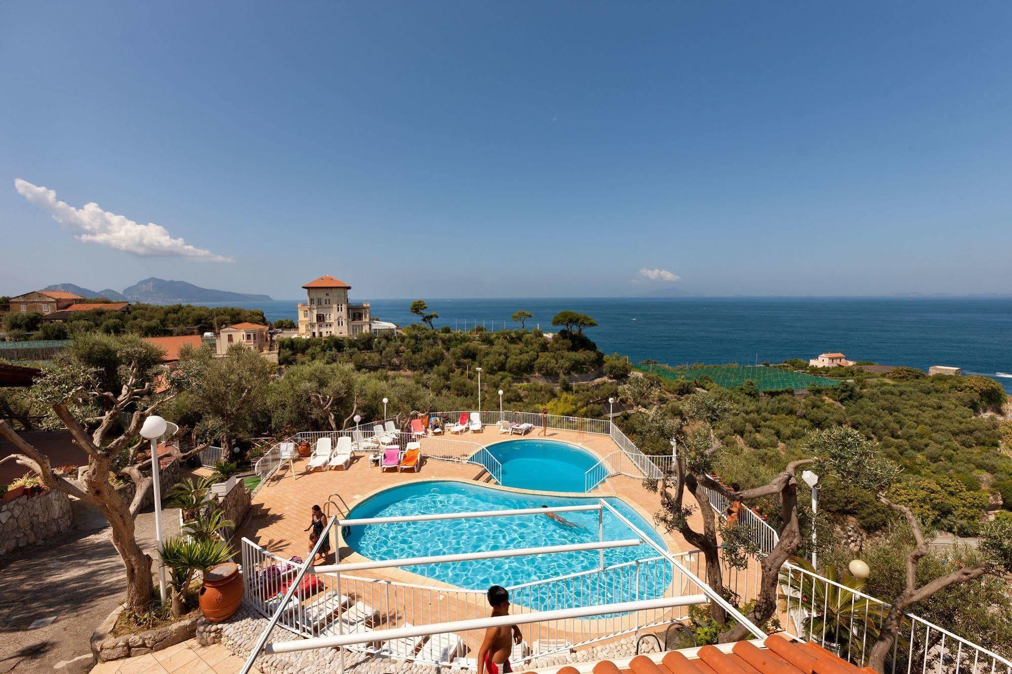 Villaggio Villa Lubrense Маса Лубрензе Екстериор снимка