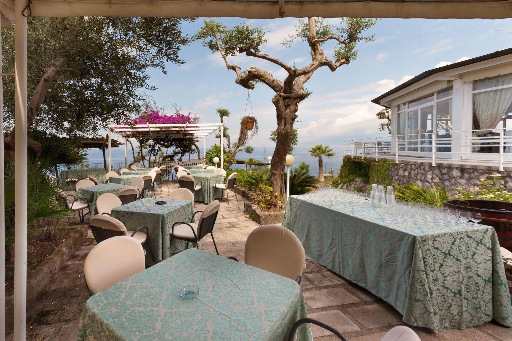 Villaggio Villa Lubrense Маса Лубрензе Екстериор снимка